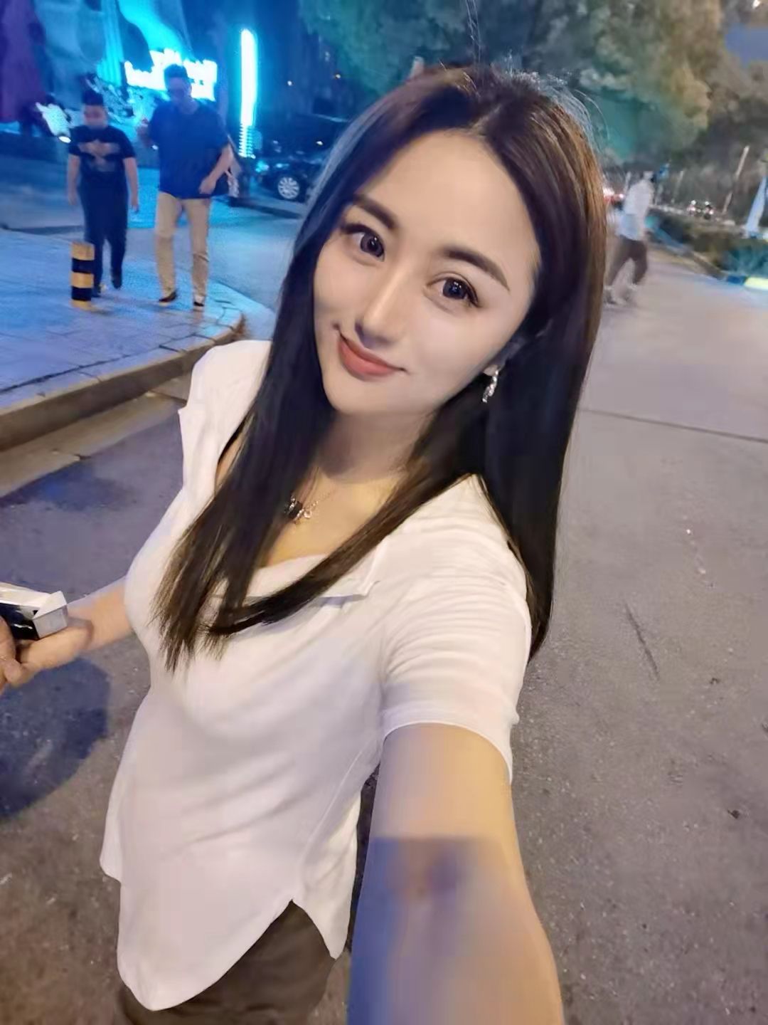 黑丝小美腿很诱人